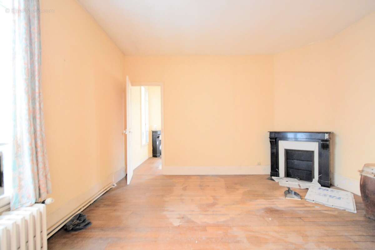 Maison à SAINT-MAUR-DES-FOSSES