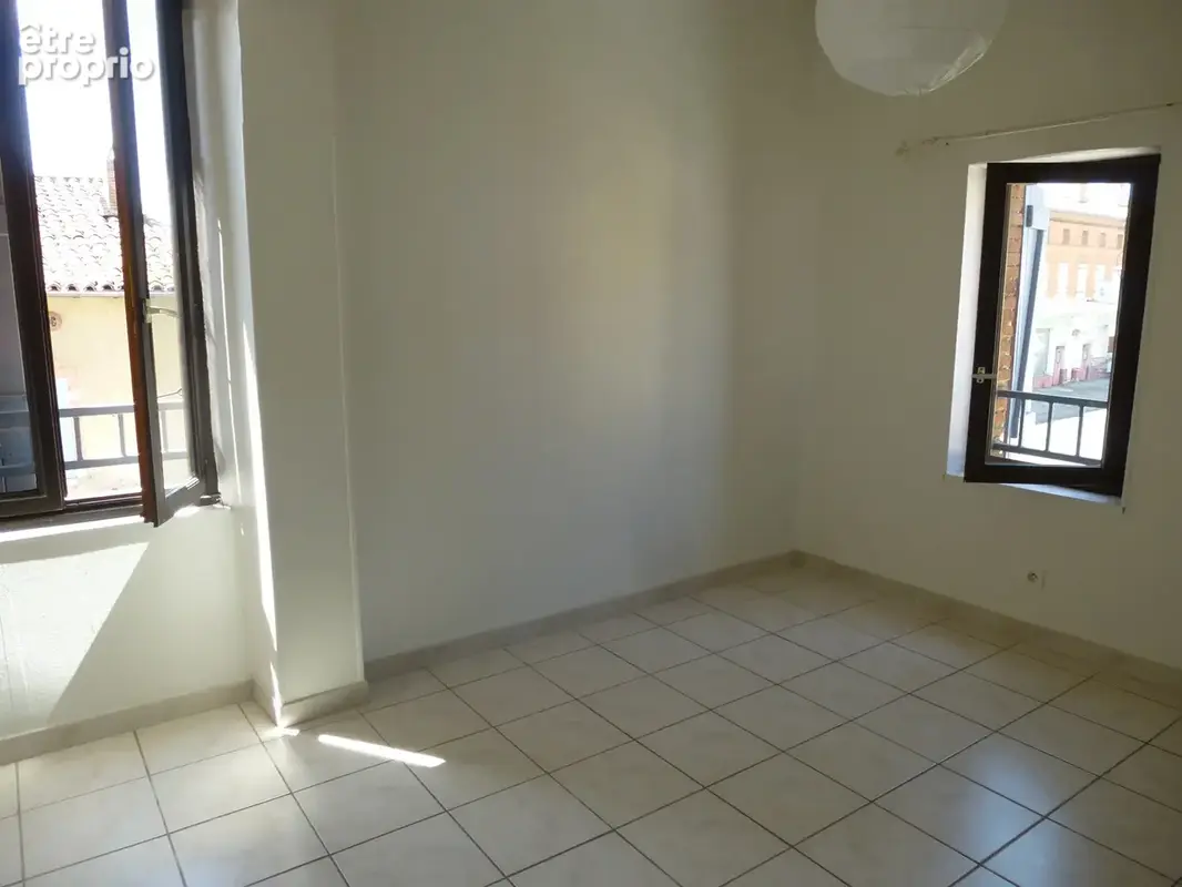 Immeuble comprenant quatre appartements et un local commercial - photo 3