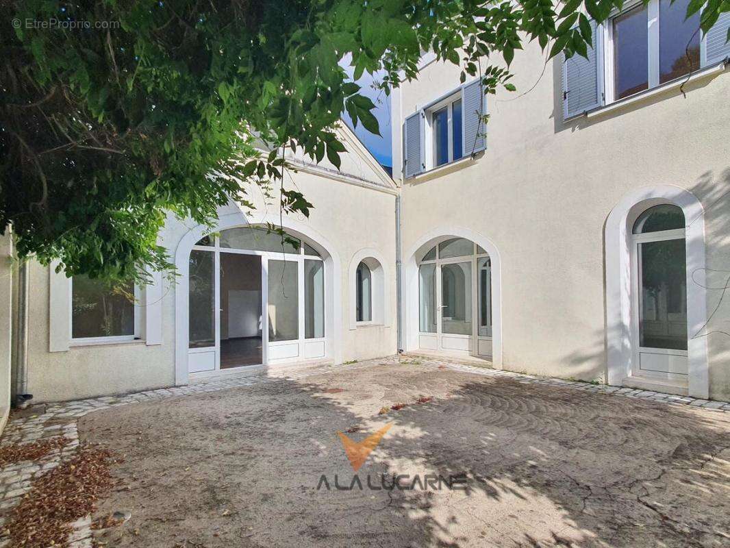 Maison 256 m² à Joue-Les-Tours  - photo 17