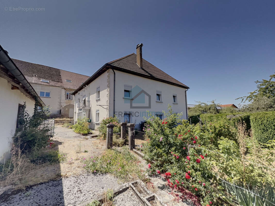 Belleherbe - grande maison avec dependances - photo 26