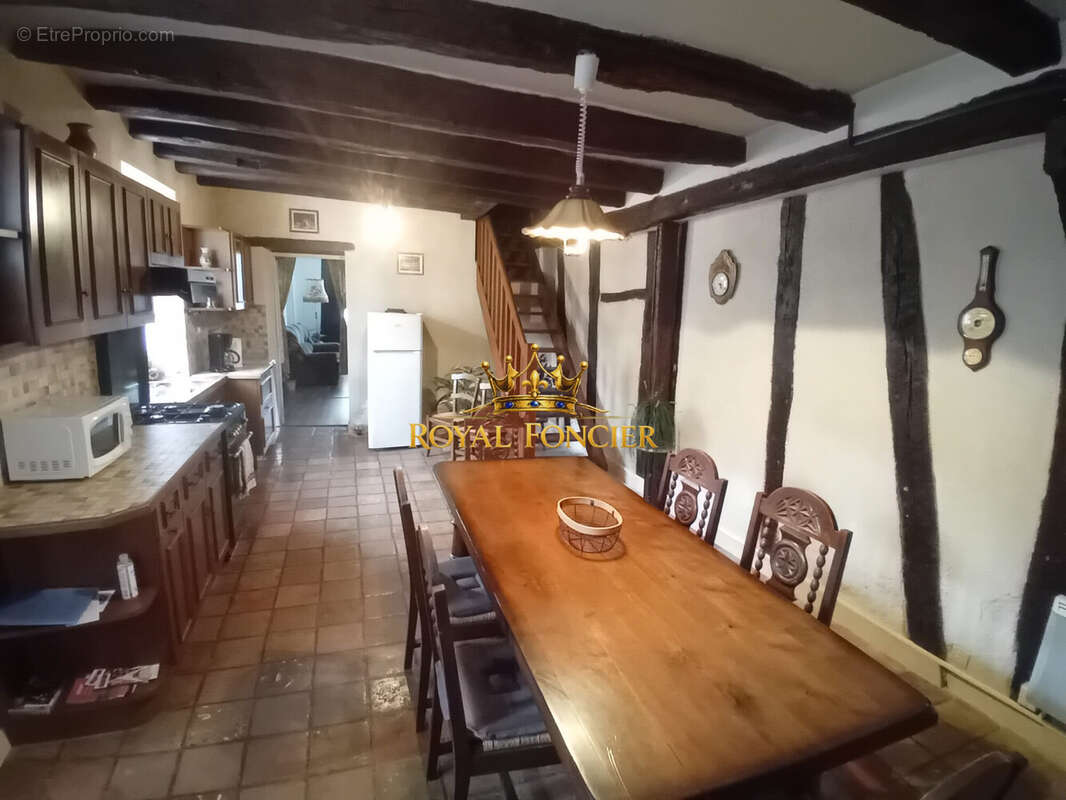 Maison 92 m² à Descartes  - photo 3