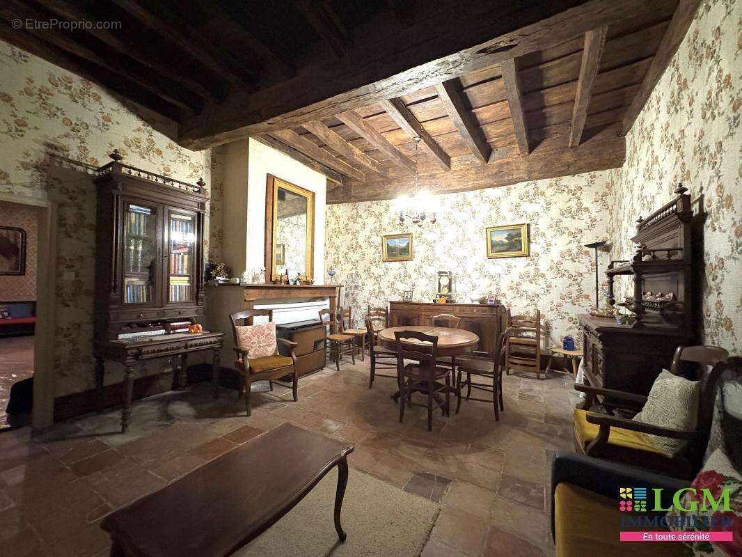 Maison à LABESSIERE-CANDEIL