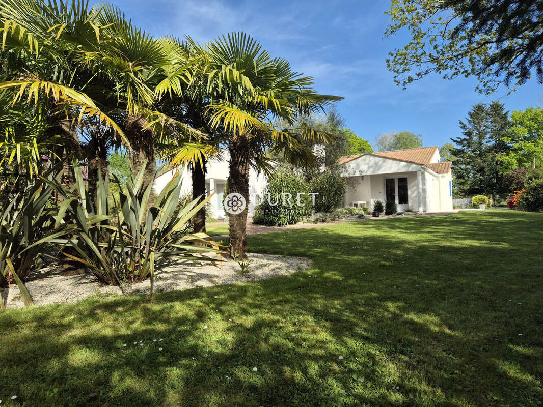 Maison à BEAULIEU-SOUS-LA-ROCHE