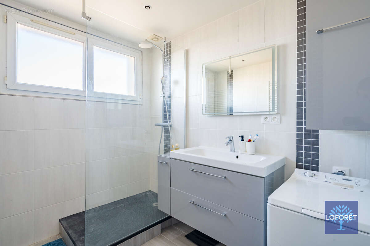 Appartement à LES PAVILLONS-SOUS-BOIS