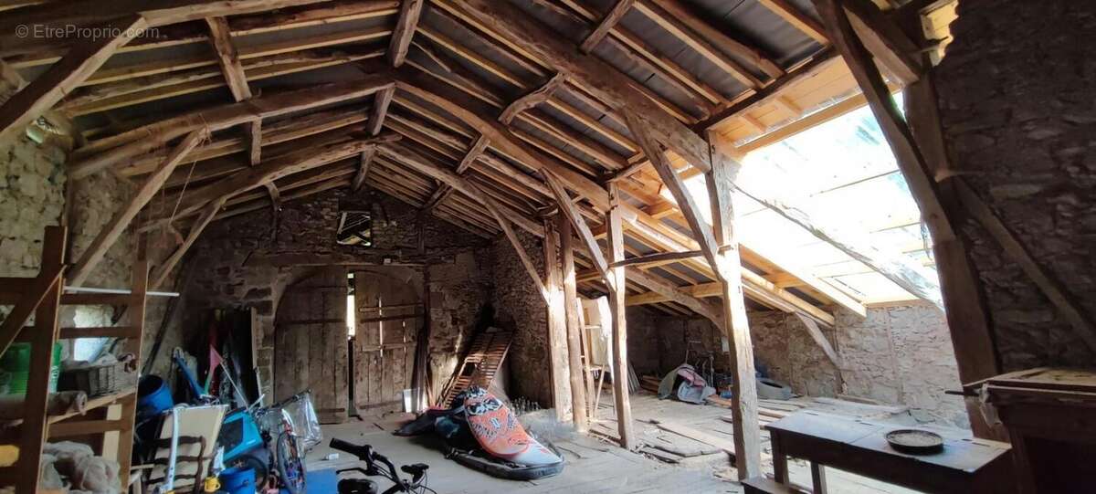 Maison à LIVINHAC-LE-HAUT