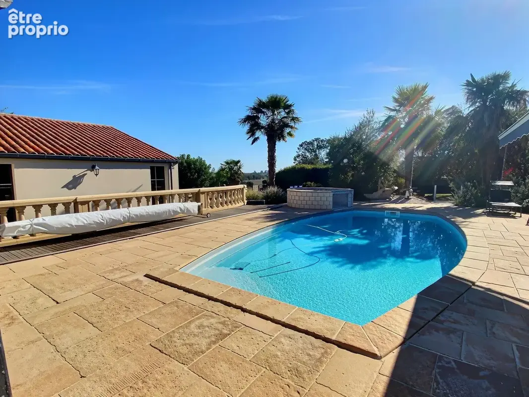 Maison avec piscine, jacuzzi et beaux espaces annexes - photo 15