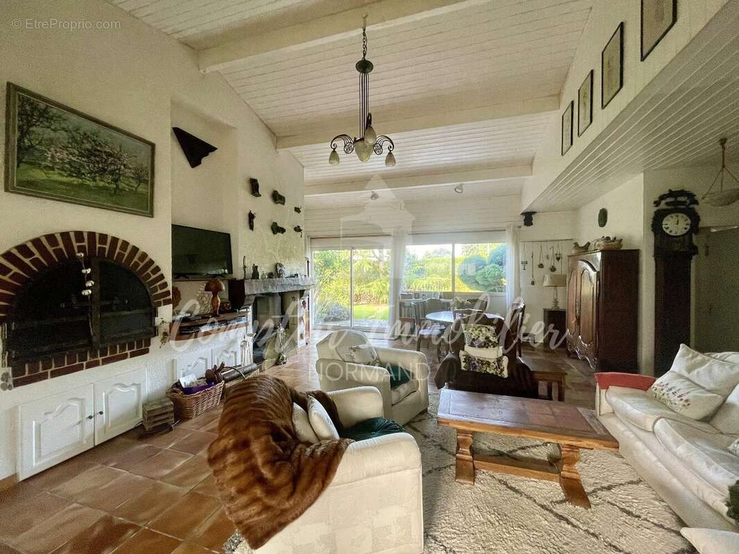 Maison à AVREMESNIL