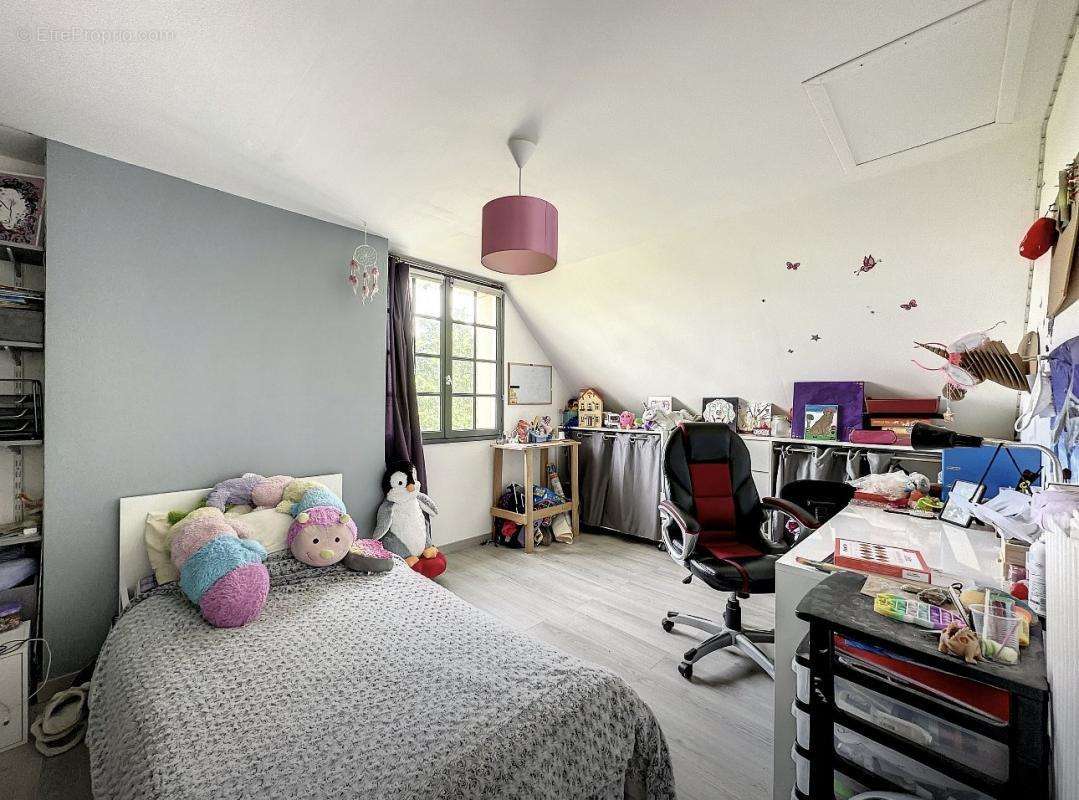 Maison à LA CHAPELLE-DE-BRAIN