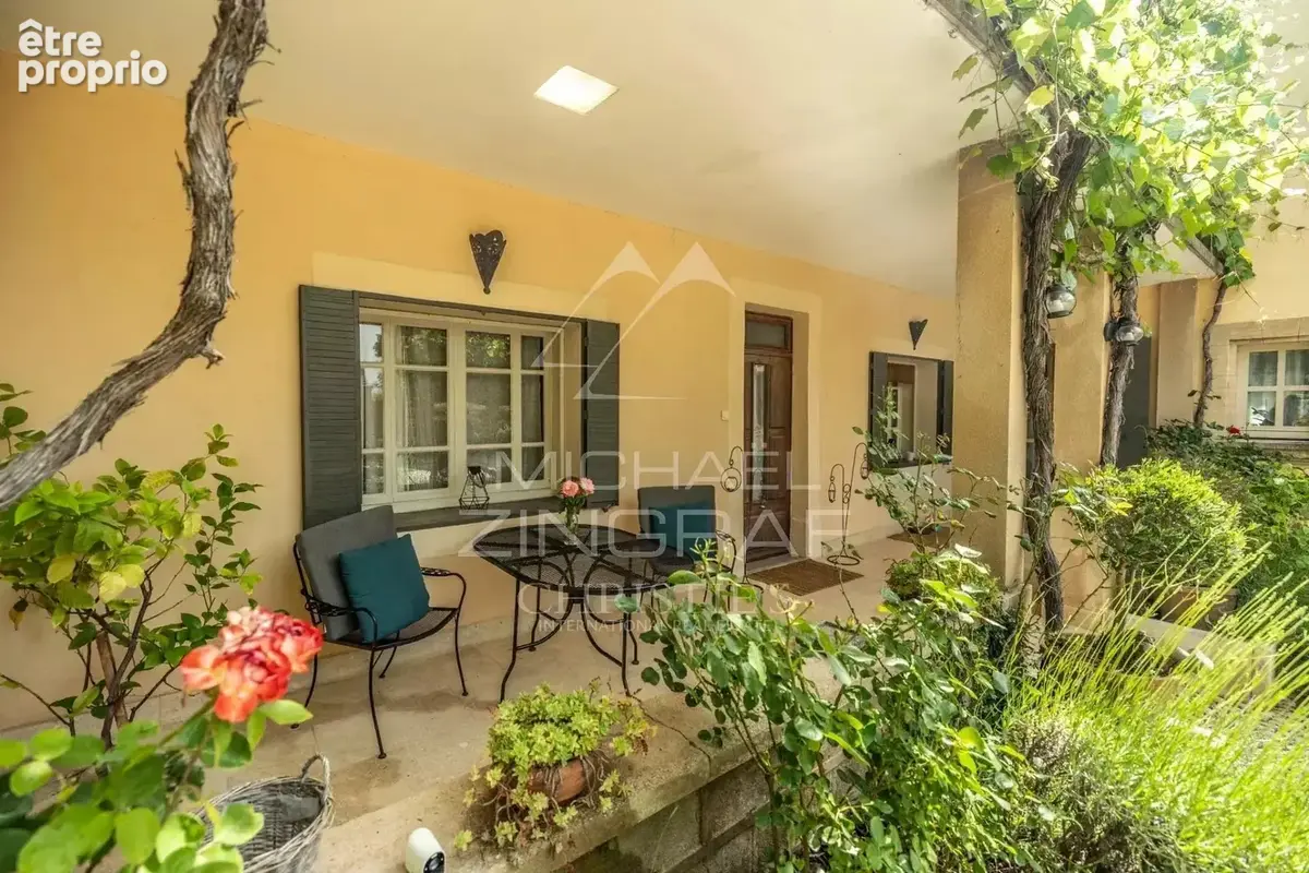 Saint-Saturnin d'Apt – Propriété de charme avec vues panoramiques, chambres d'hôtes et gîtes à 10 mn à pied du village. - photo 10