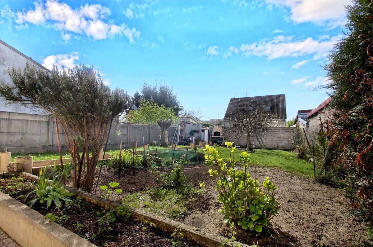 Maison à LE BLANC-MESNIL