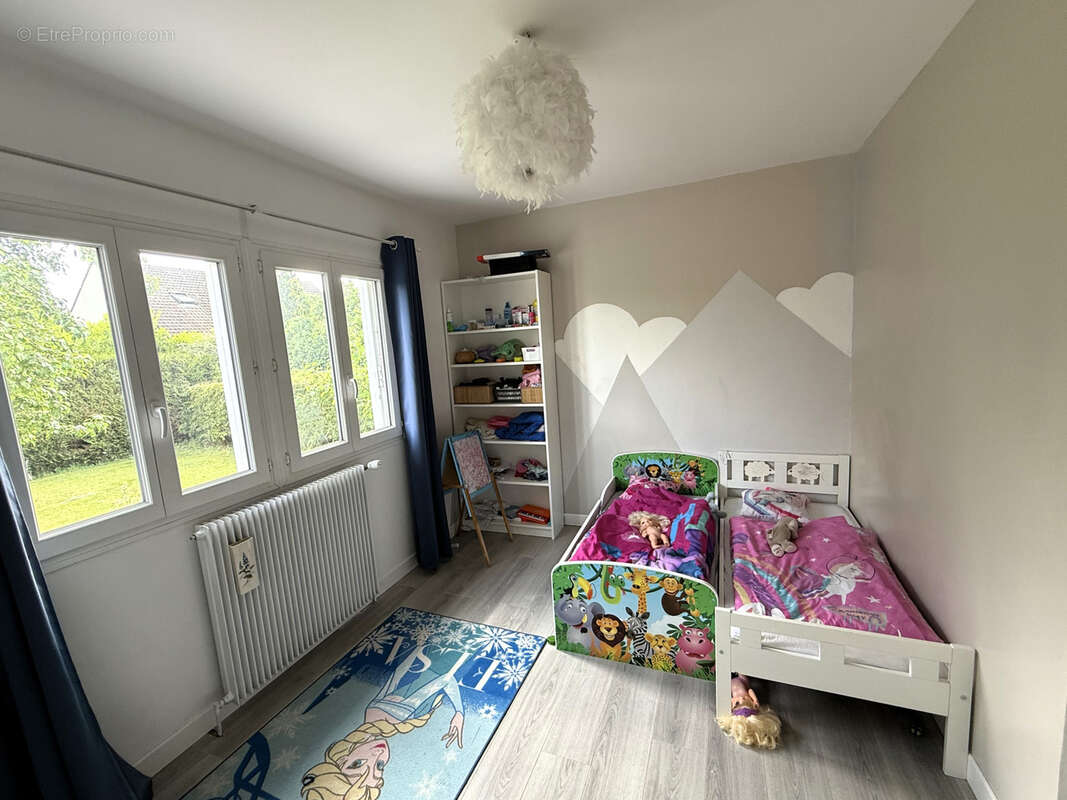 Maison à LA QUEUE-LES-YVELINES