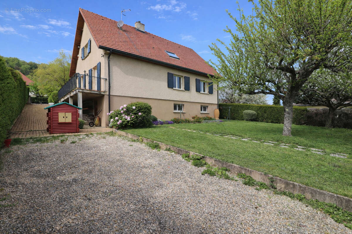 Maison à CORCELLES-LES-MONTS