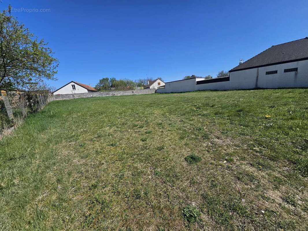 Terrain à CORQUILLEROY