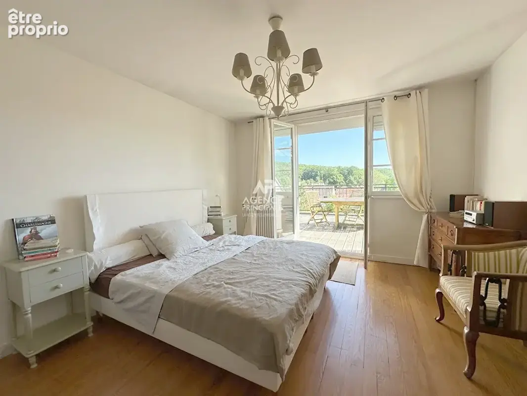 CHAVILLE Rive Droite- Foret des fausses reposes - Maison de 7 pièces au calme d'une impasse. - photo 7