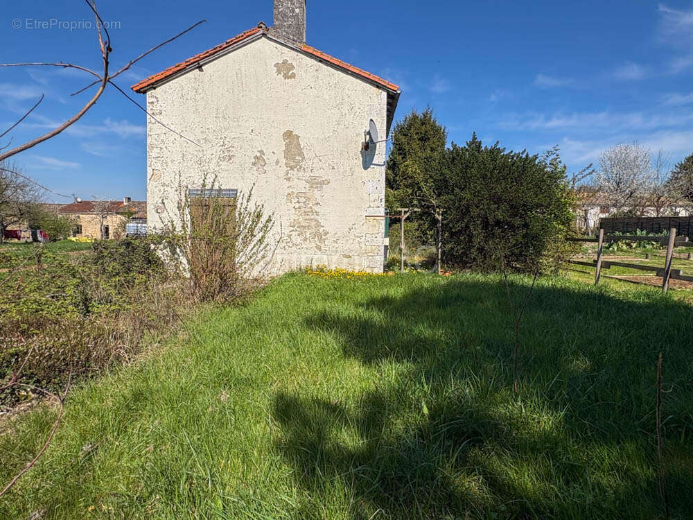 Maison à CHEF-BOUTONNE