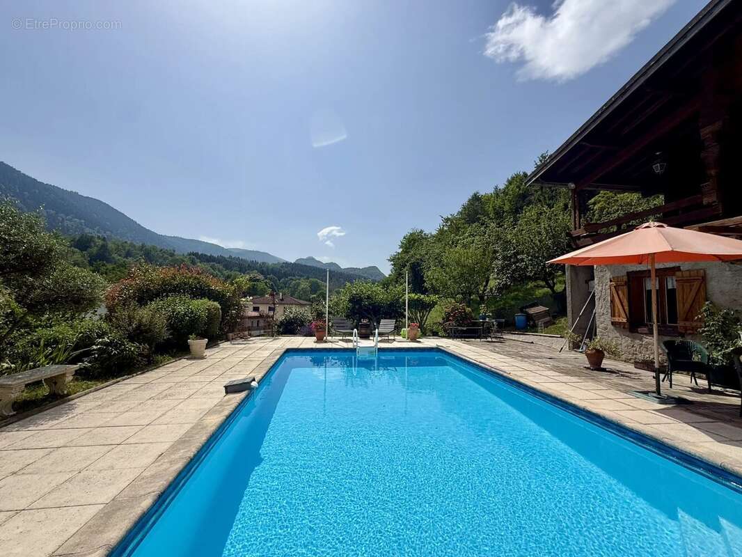 Spacieuse maison avec piscine et vue imprenable sur château de Montségur - photo 4
