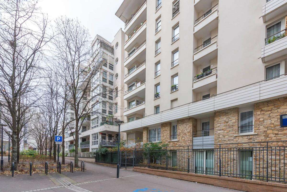 Appartement à COURBEVOIE