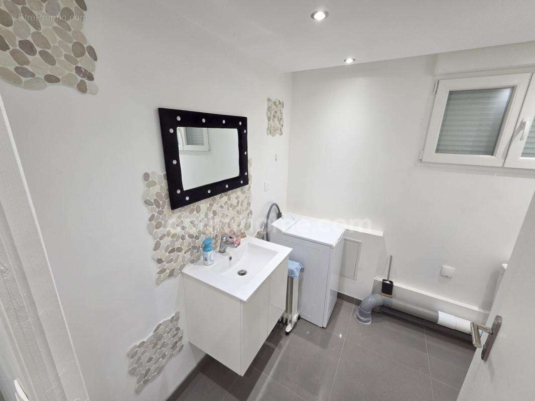 Sarcelles Village - Maison Contemporaine d'Exception - 204 m2 - 9 pièces / 5 Chambres - Prestations Haut de Gamme - Piscine et G - photo 18