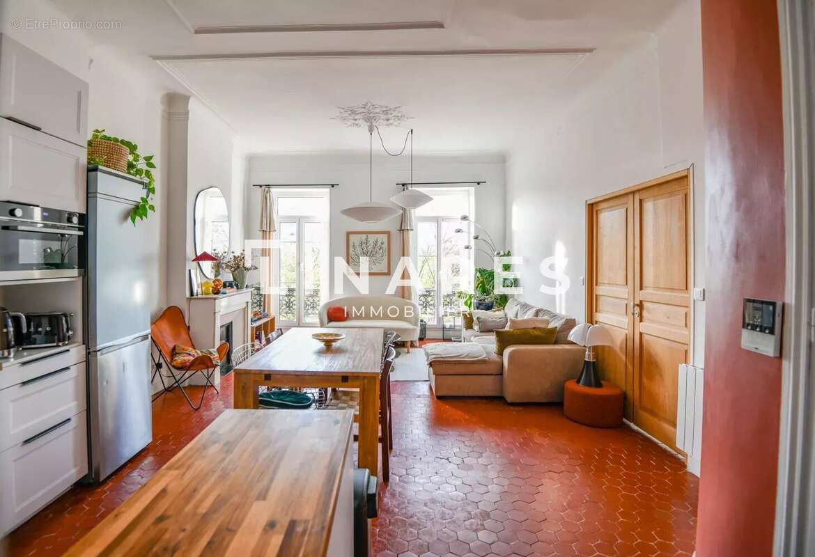 Appartement à MARSEILLE-5E