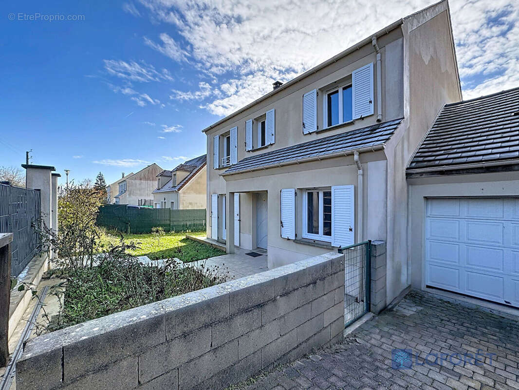 Maison à SAINT-GERMAIN-LES-ARPAJON
