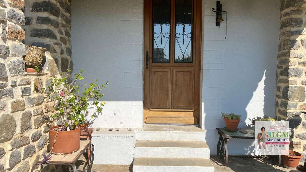 Maison à SAINT-JULIEN-LES-ROSIERS