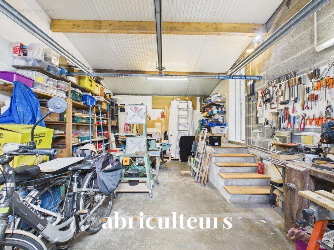 Maison familliale - 6 chambres - 179m2 - Beaux volumes - Jardin arboré  - Garage - Au coeur de Zola - photo 15