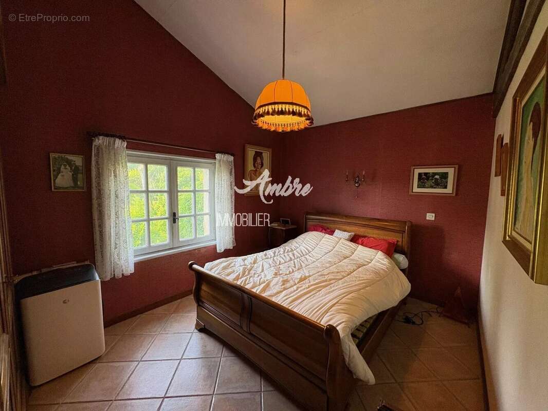 Maison à MONTELEGER