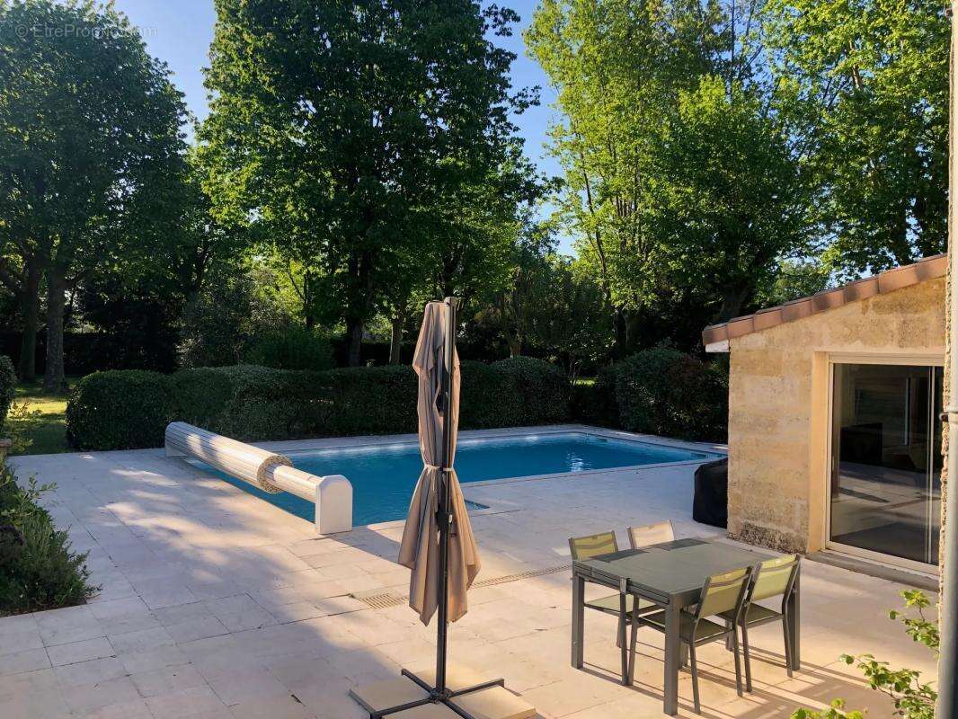 Maison à AMBARES-ET-LAGRAVE