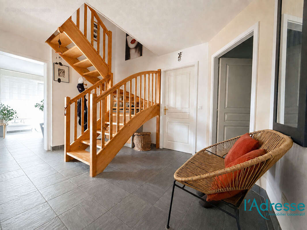 À vendre ? Duplex 4 pièces de 120 m² avec terrasse, garage et stationnements - photo 5