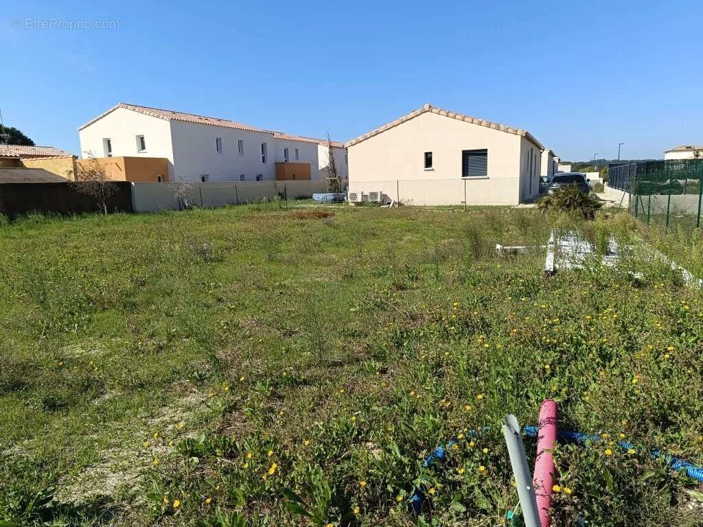 Terrain à COURTHEZON