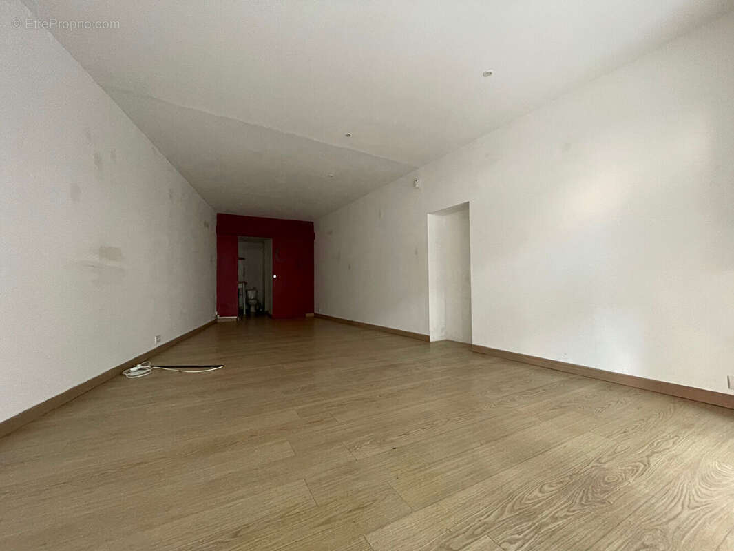 Commerce à FONTAINE-DE-VAUCLUSE