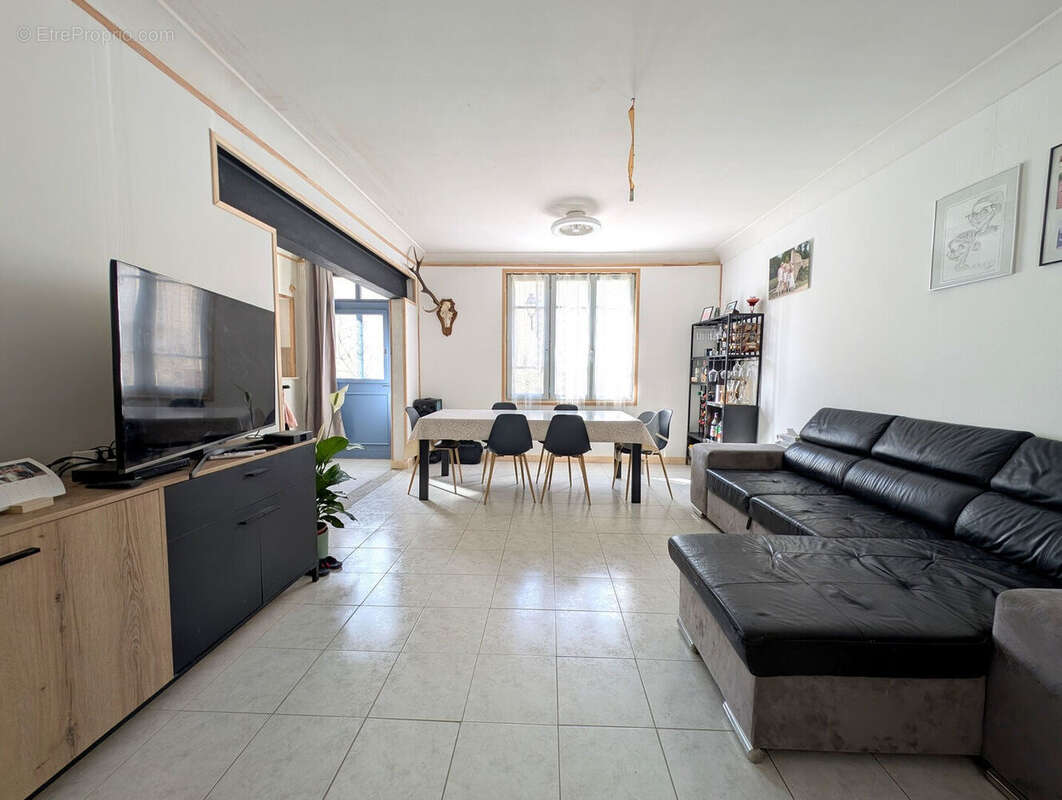 Maison à MONTREUIL-BELLAY