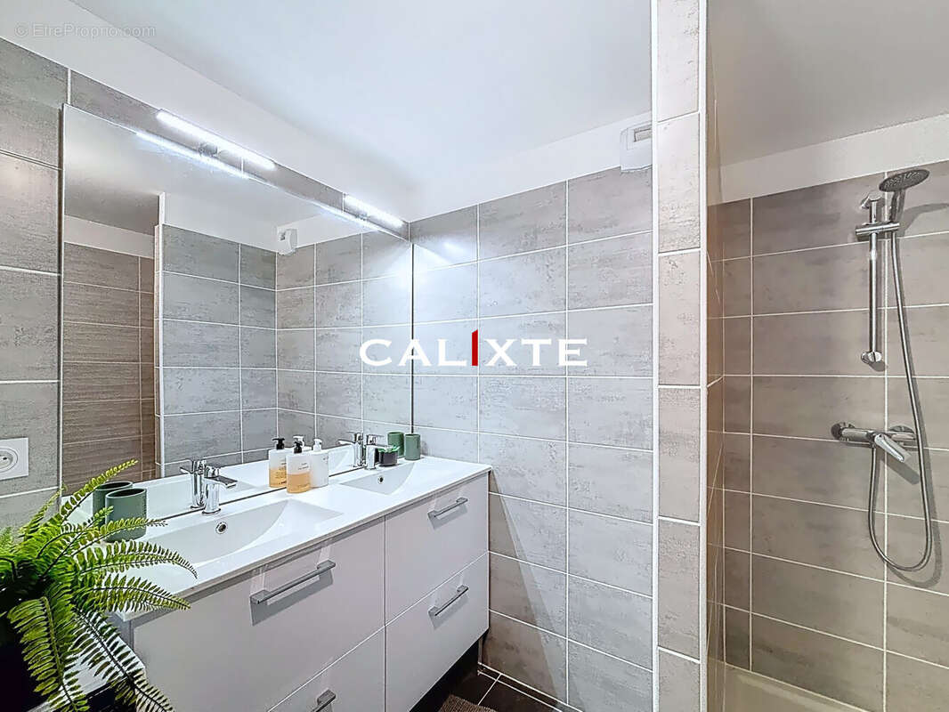 Appartement à SAINT-JEANNET