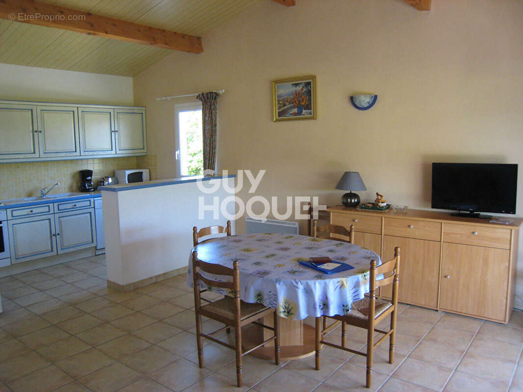 Maison à VILLENEUVE-DE-BERG