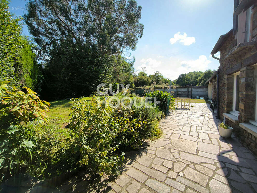 Maison à SAINT-GUINOUX
