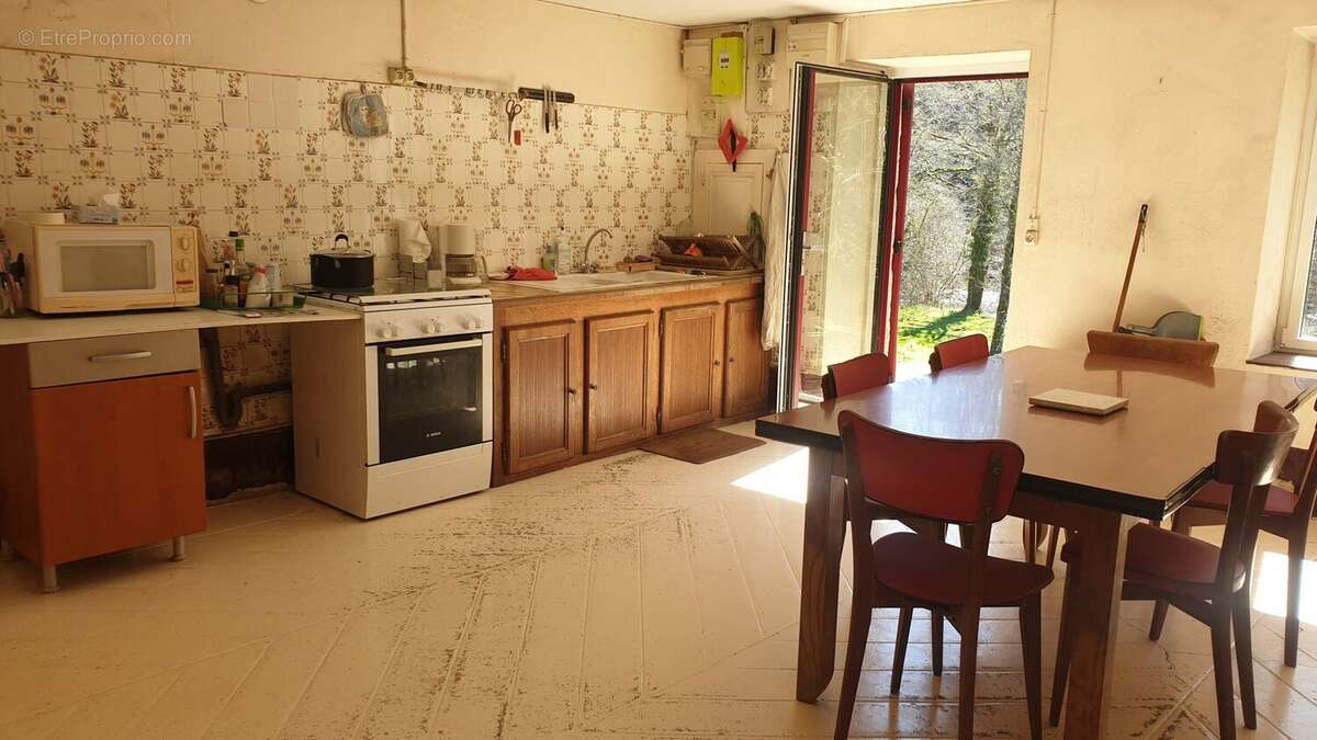 Maison à SAINT-LEONARD-DE-NOBLAT