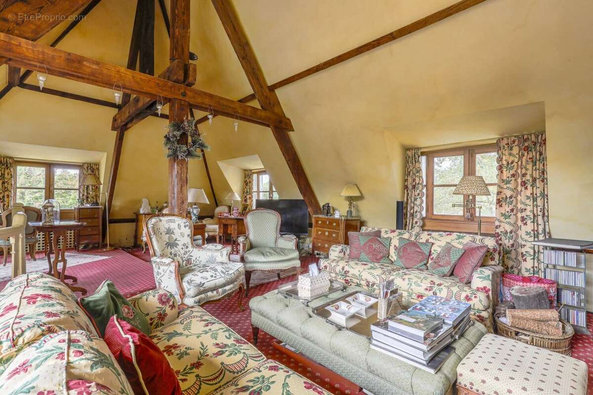 Appartement à NEUILLY-SUR-SEINE
