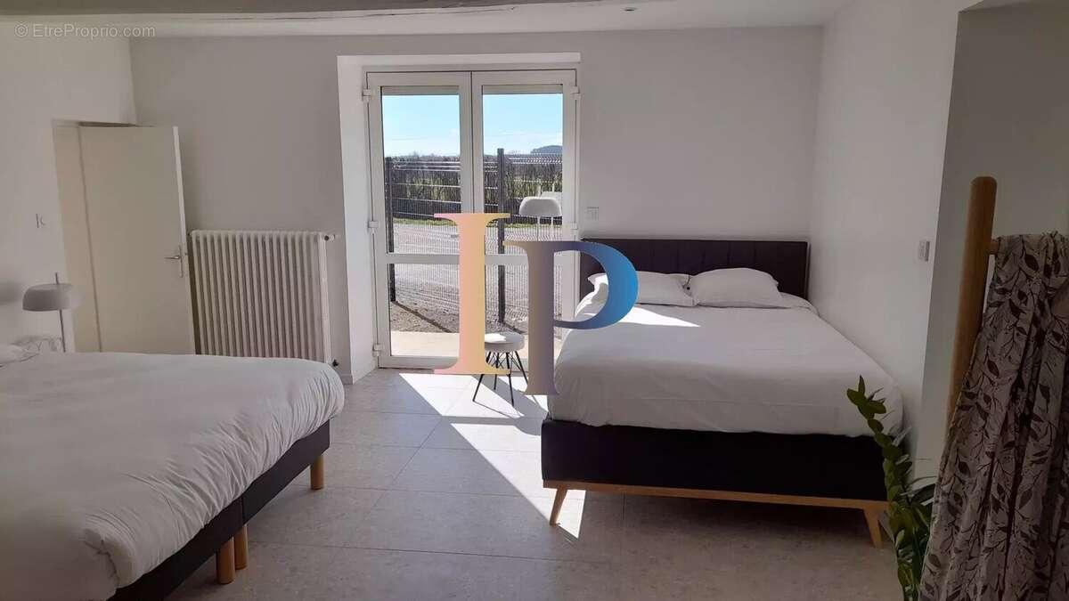 Maison à LA CLAYETTE