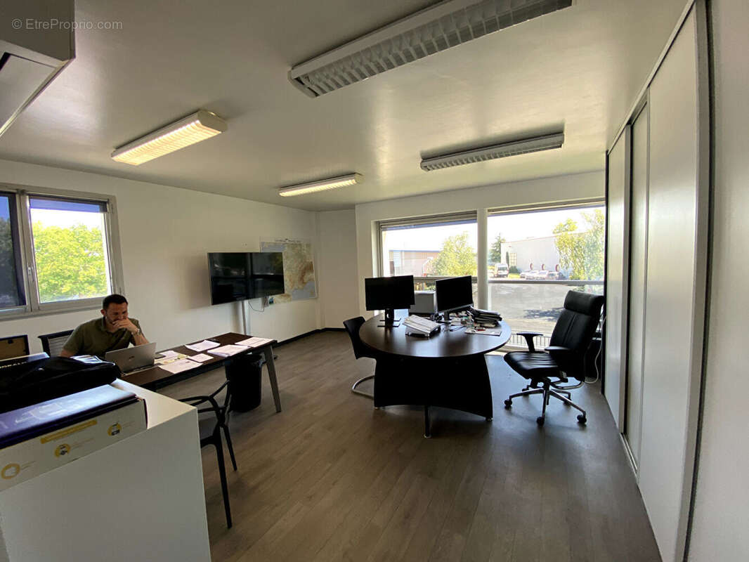 Commerce à SAINTE-LUCE-SUR-LOIRE