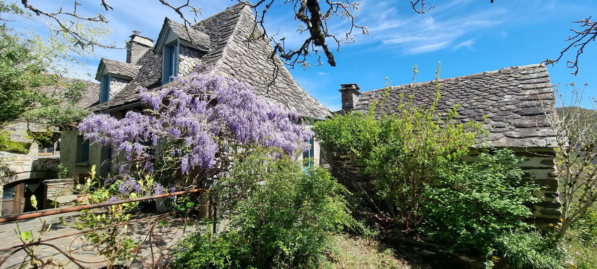 Maison à LACROIX-BARREZ