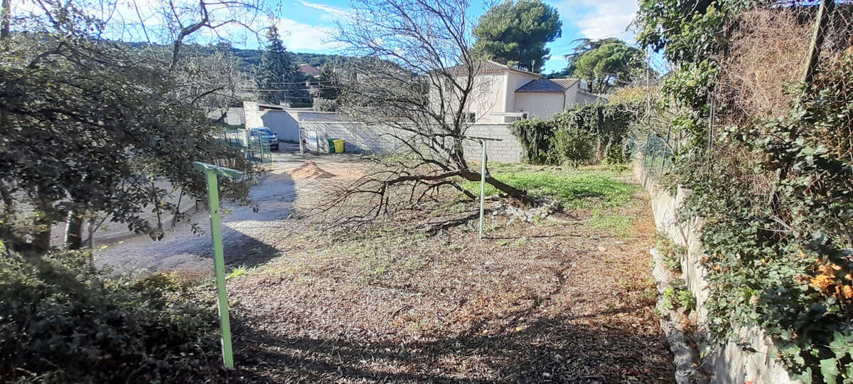 Terrain à CAUMONT-SUR-DURANCE