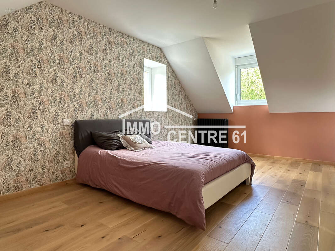 Charmante maison de trois chambres avec ses dépendances sur 6027m2 de terrain - photo 7