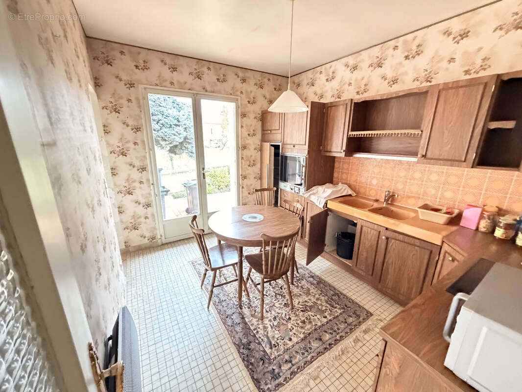 Maison à CREUZIER-LE-VIEUX