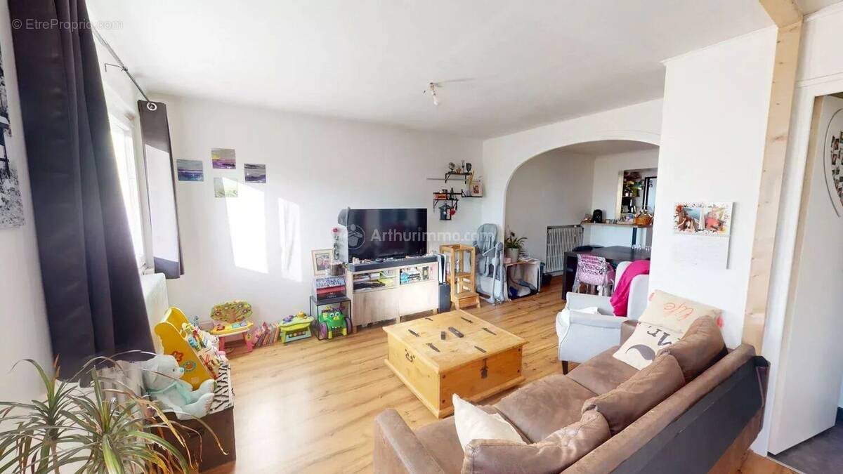 Maison à SAINT-JEAN-DE-BOURNAY