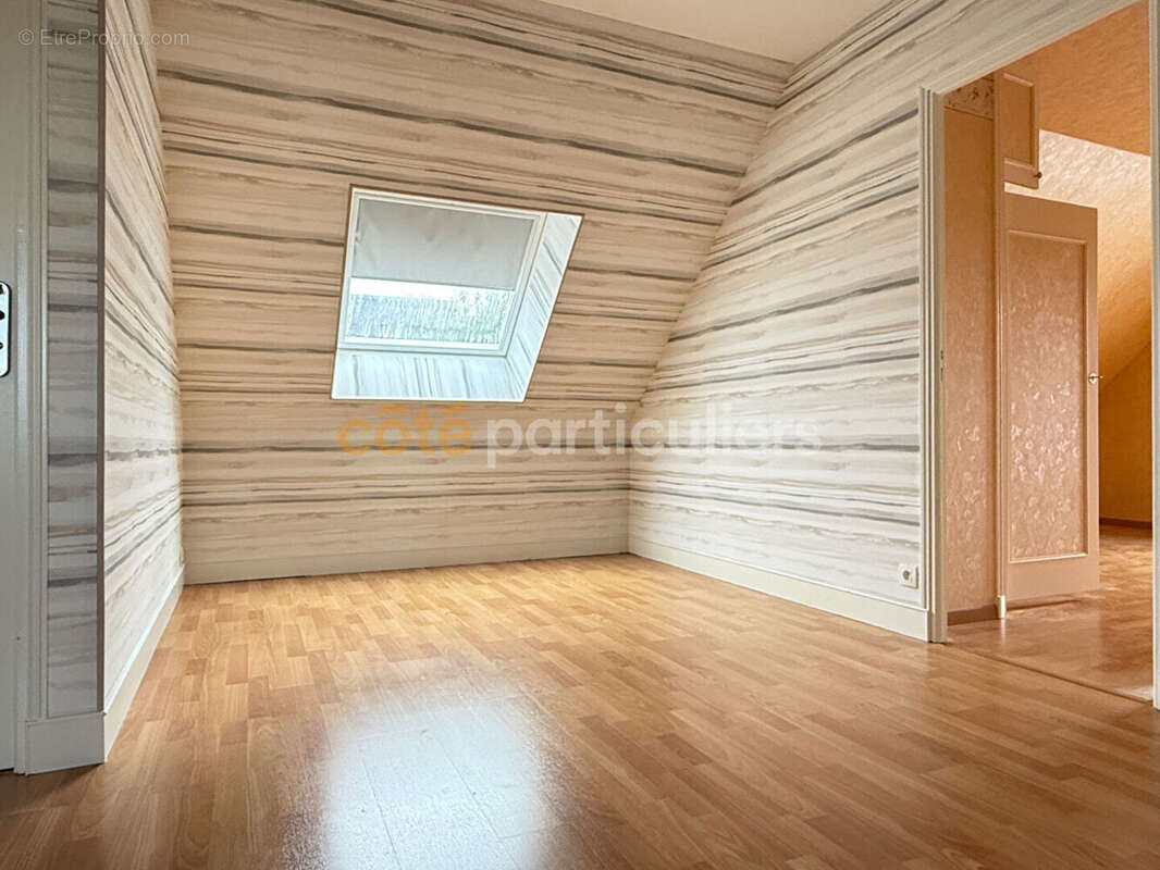 A VENDRE - LAVAL - Maison 4 chambres - photo 11