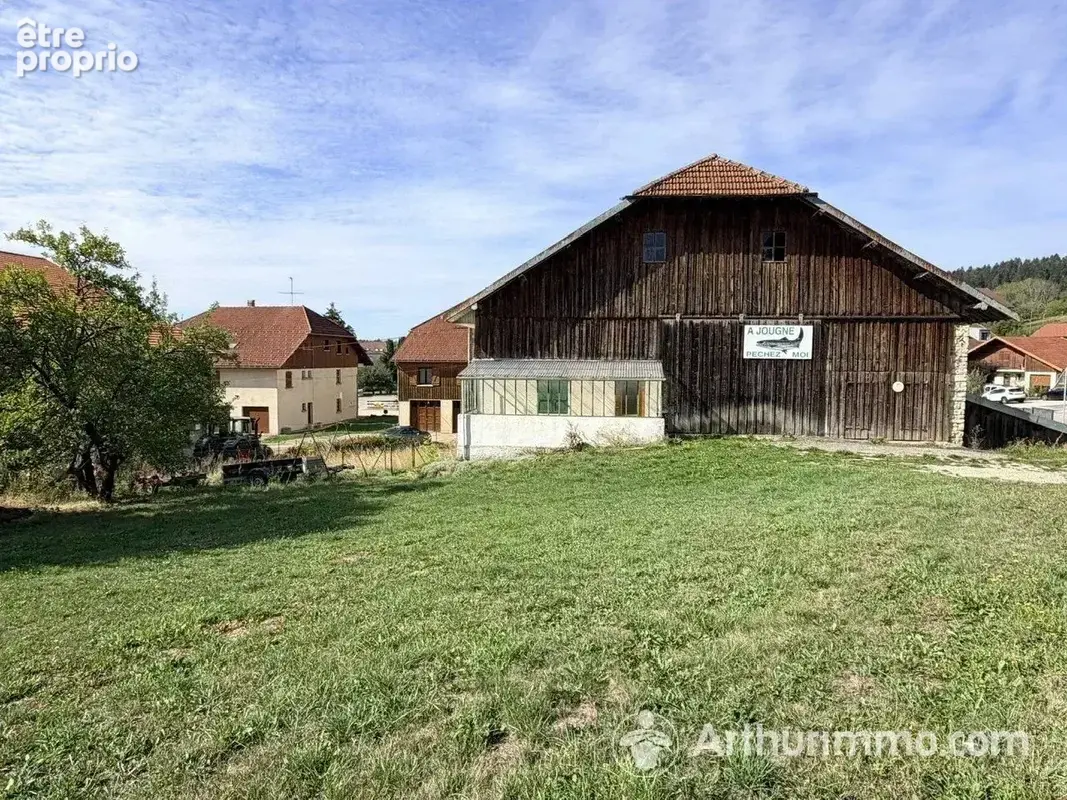 Photo Maison à Saint-Point-Lac au prix de 255 000€