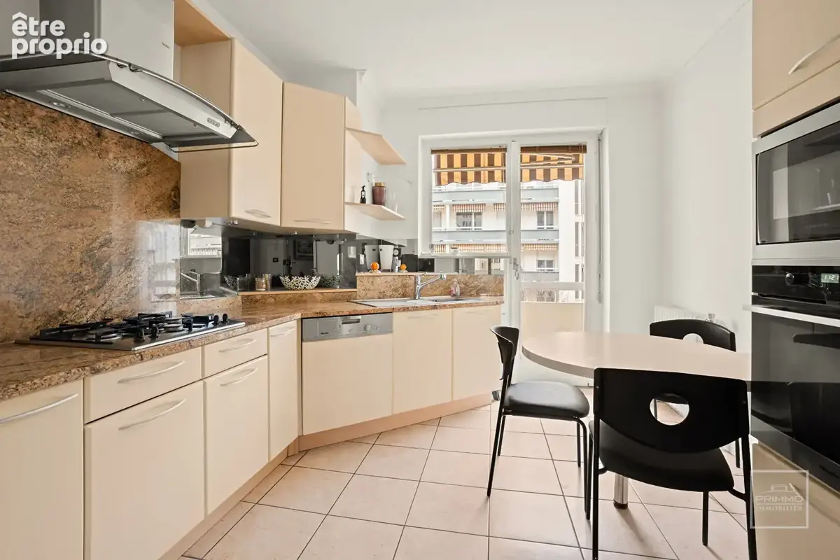 Lyon 6, 117.47m², deux balcons, garage - photo 6