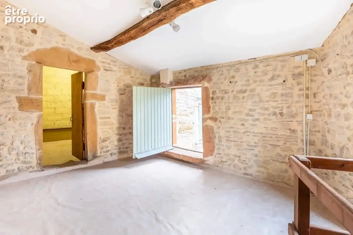 Maison de village avec travaux centre CHAZAY - photo 3