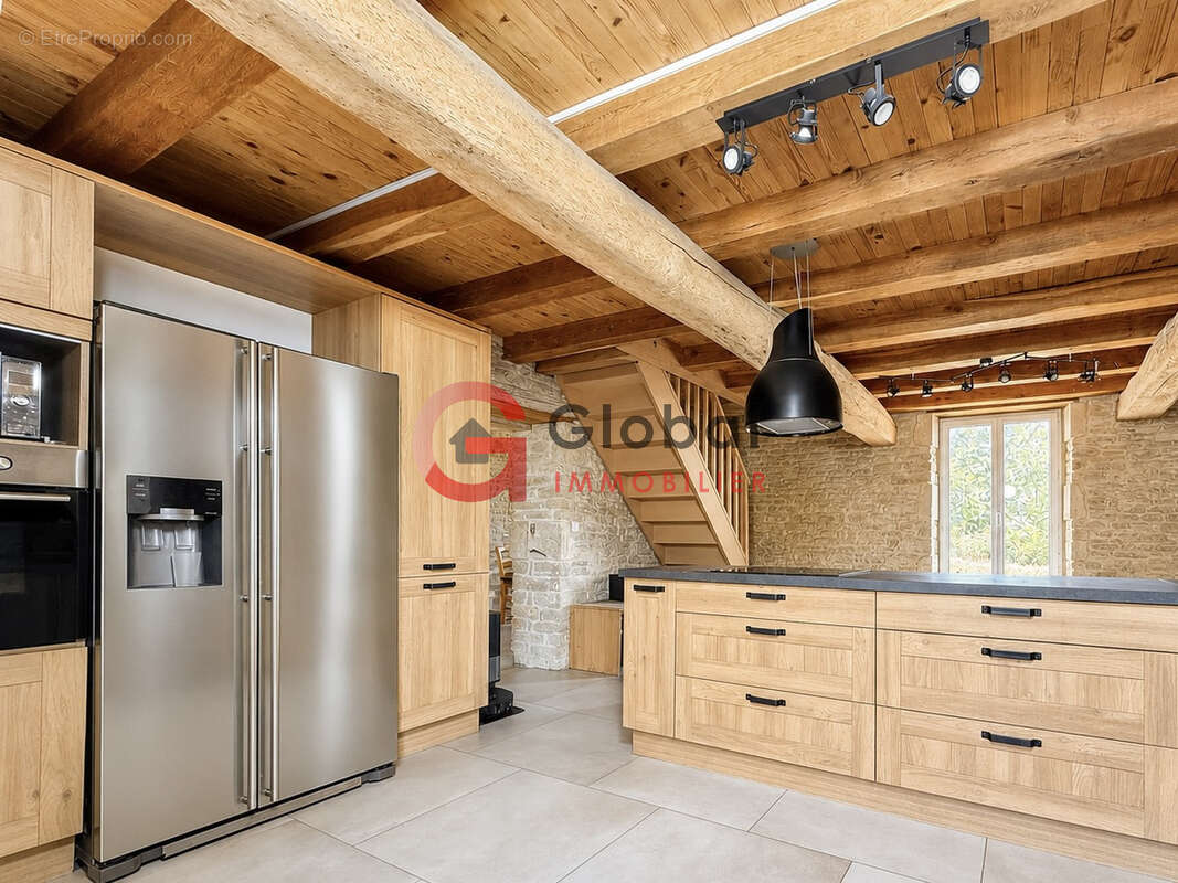 Longère rénovée 5 chambres avec terrain et étang - photo 2