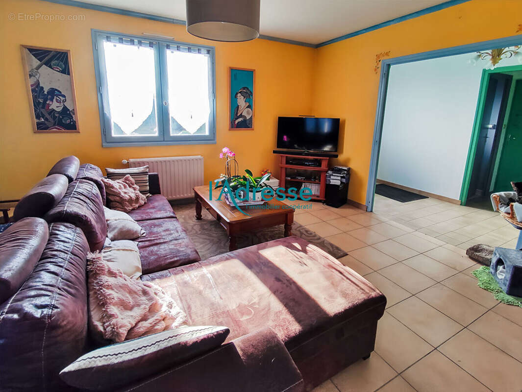 Maison à MONTREVAULT